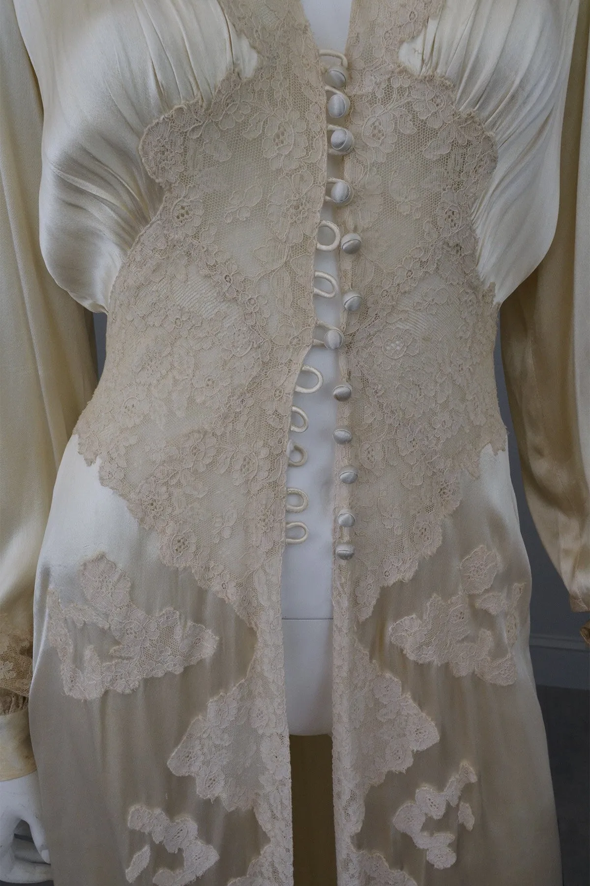 1930s vintage silk and lace robe deco negligee robe