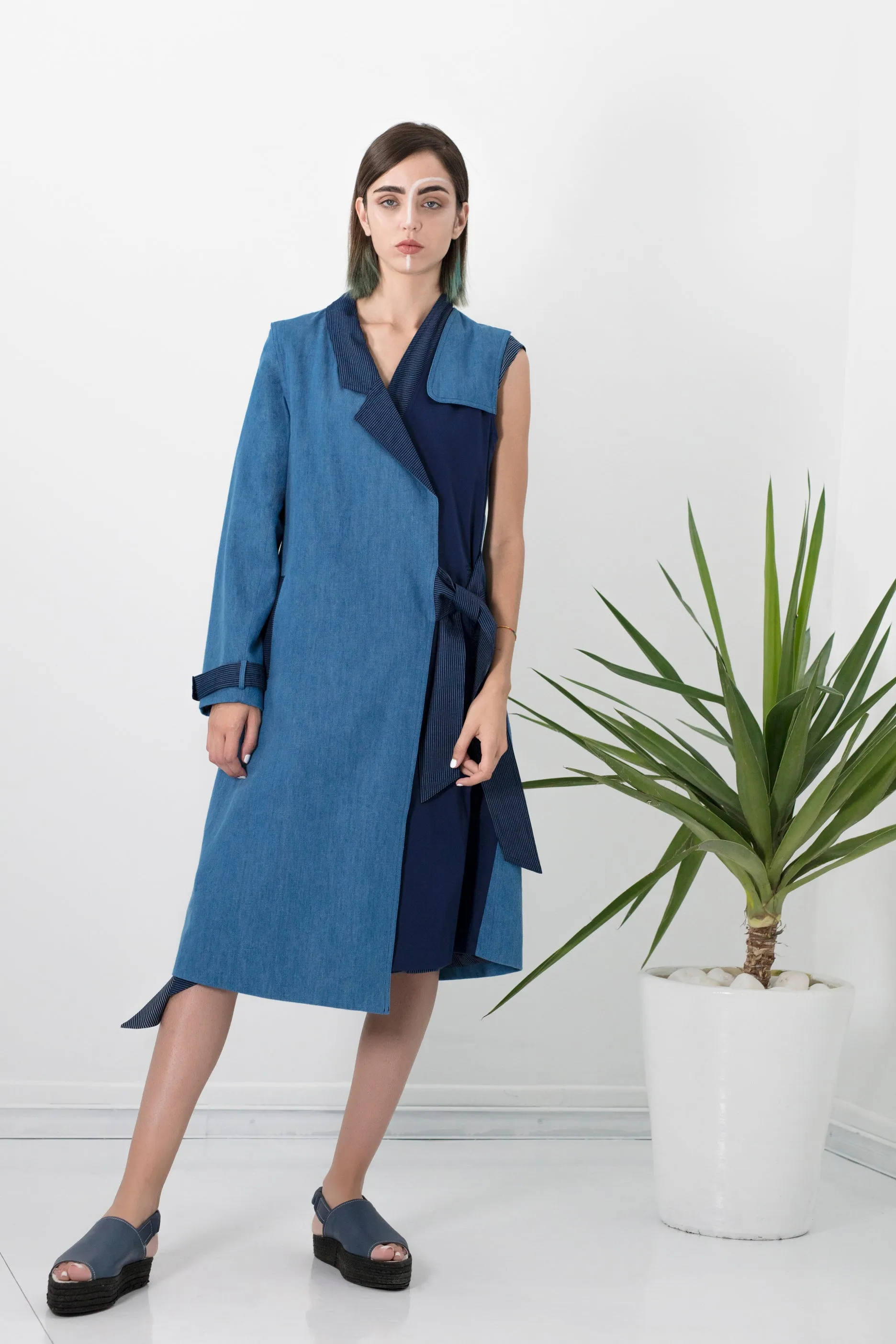 Color blocked trench coat with boro back