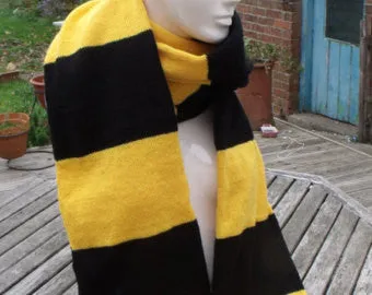 Hufflepuff Scarf, Harry Potter inspired traditional style.