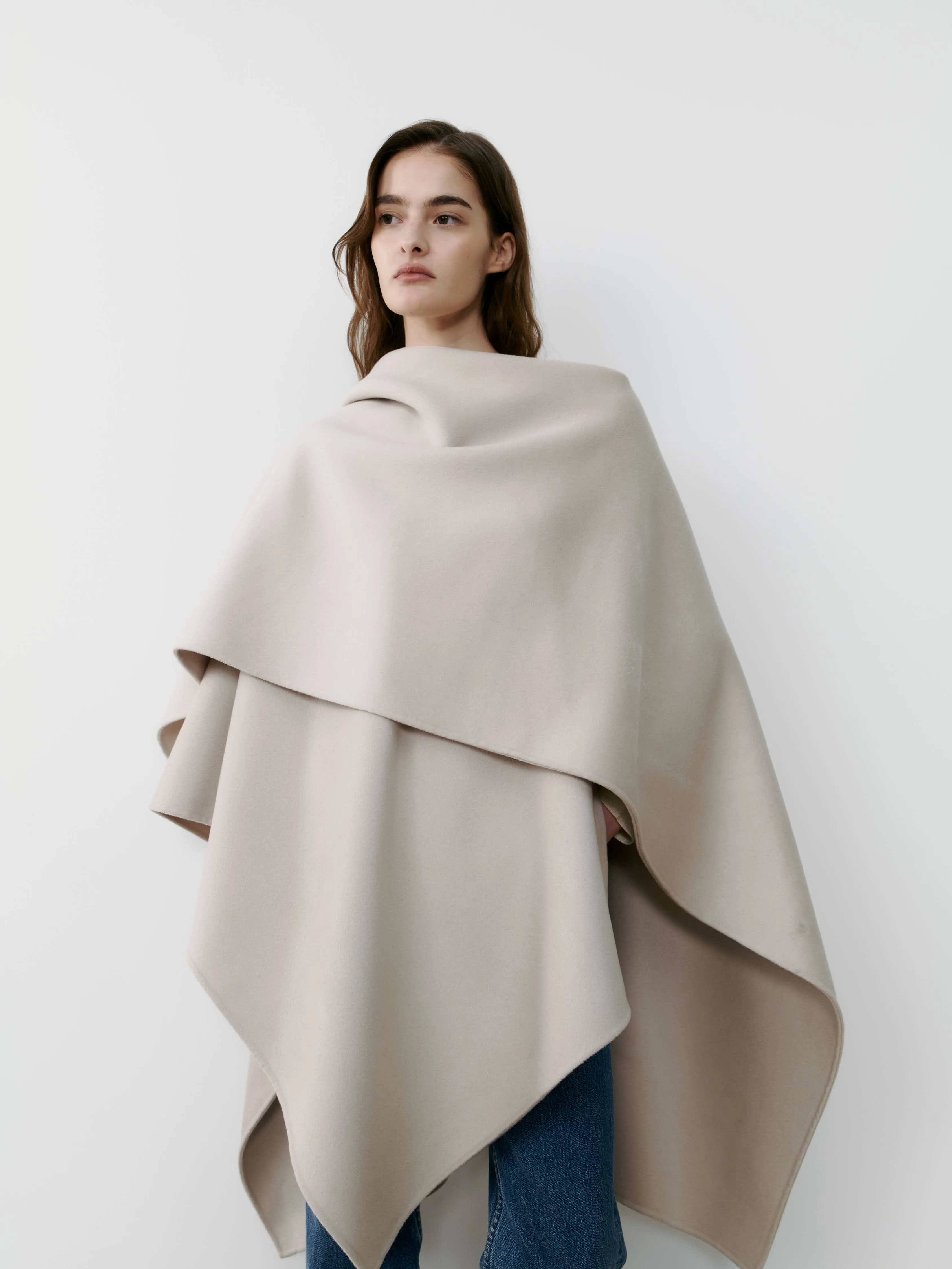 THE CASHMERE CAPE - BONE